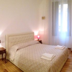 losna room - Biancaluna B&B, Bed and Breakfast near Rome Termini Train Station